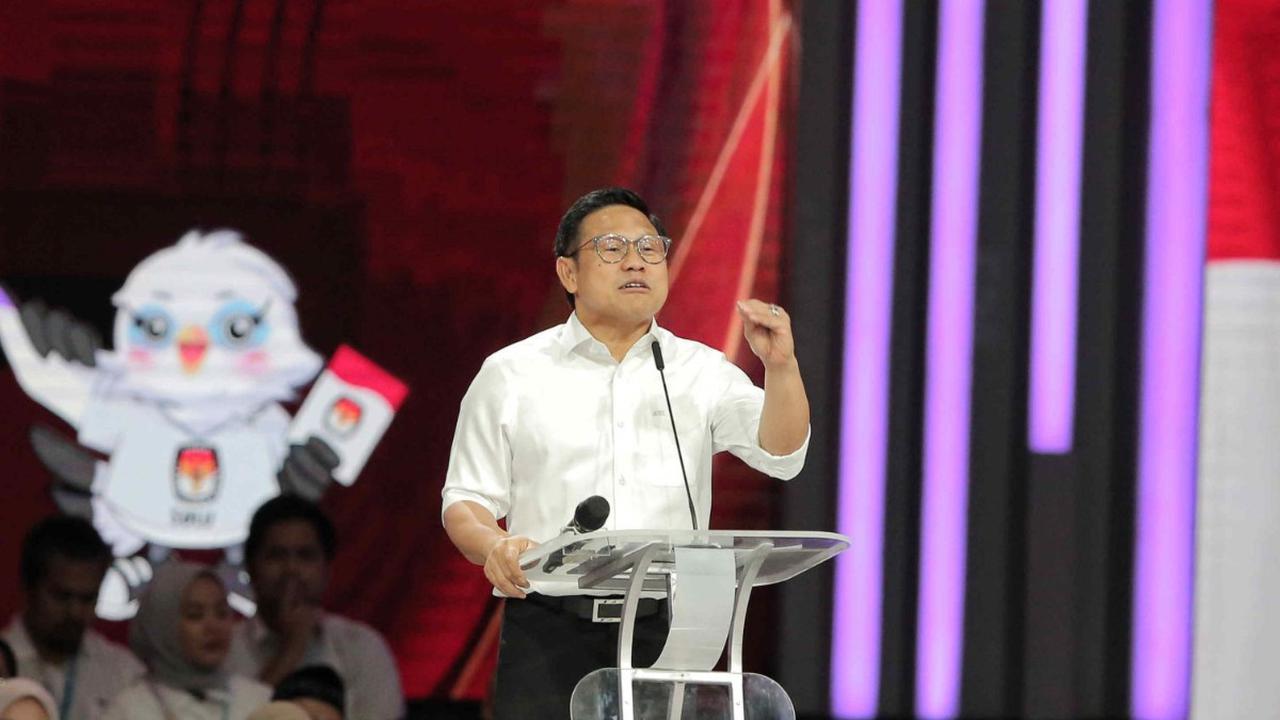 "Sekali lagi intinya bukan hanya etika lingkungan, tetapi etika bahwa forum ini adalah forum policy yang berada, jangan-jangan kalau tebak-teban definisi di sini, saya ragu kita ini levelnya SD SMP atau jangan-jangan ijazah kita palsu semua di sini,"<br>