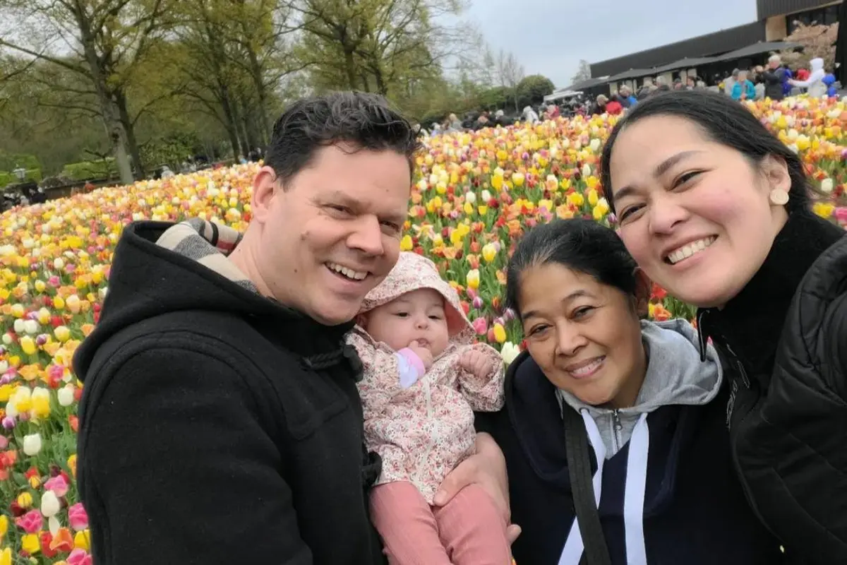 Potret Nevos Setyaningrum pergi ke Keukenhof bersama Gracia Indri, Jeffrey Slijpen, dan Nova (Sumber: Instagram/graciaz14)