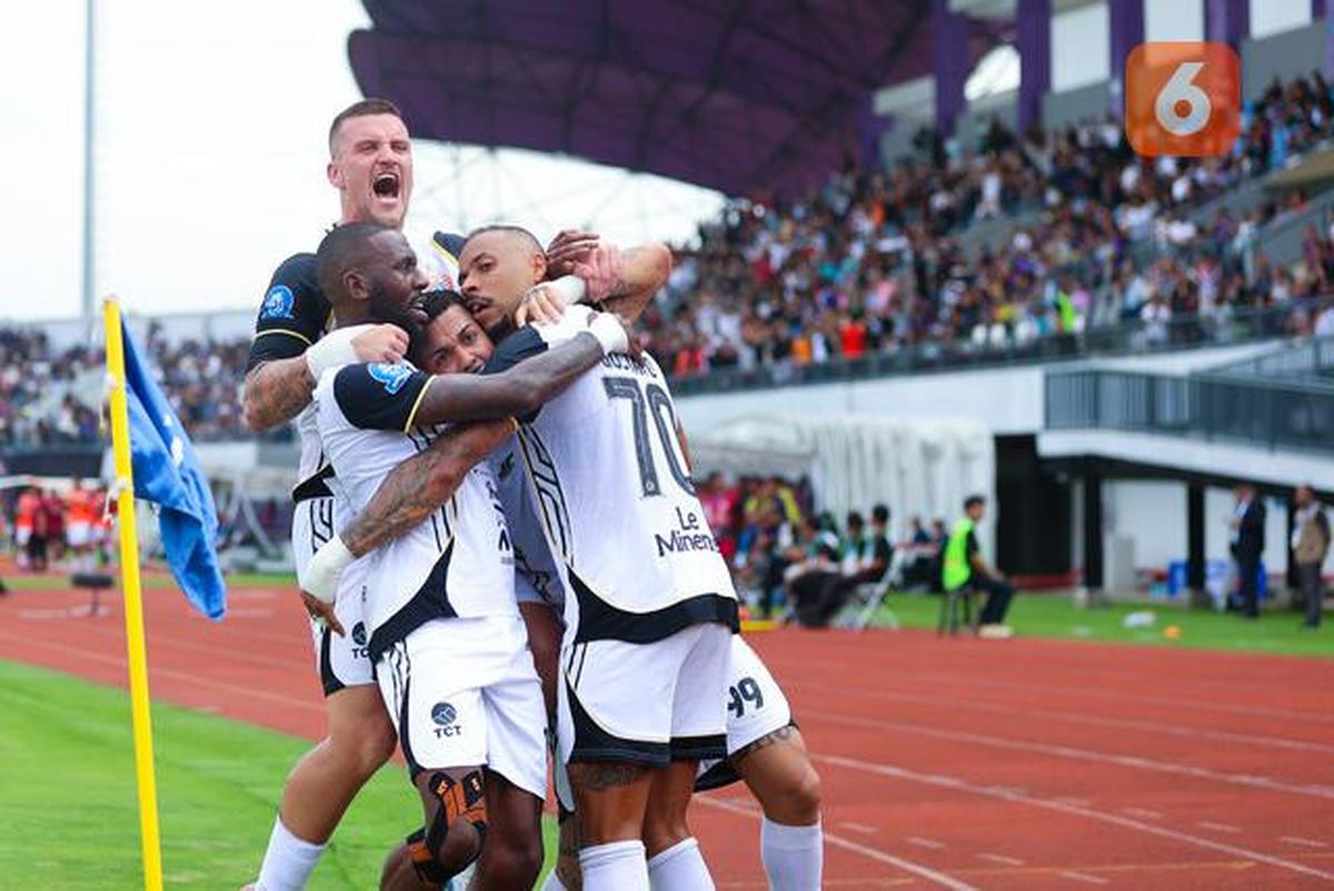 Pelatih Persija Buka-bukaan tentang Alasan Baru Kasih Debut Shayne Pattynama di Akhir Laga Hadapi Persita