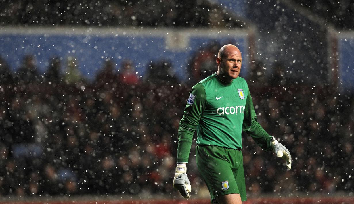 Brad Friedel tercatat telah melakukan penyelamatan penalti di Liga Inggris sebanyak 10 kali. Kiper asal Amerika tersebut pernah membela klub Liga Inggris seperti Aston Villa, Liverpool, dan Tottenham Hotspur. (AFP/Adrian Dennis)