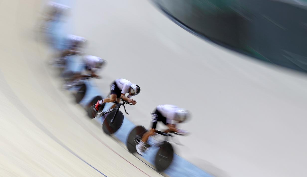 Para pebalap Jerman berlatih jelang Olimpiade Rio 2016 di Rio Olympic Velodrome, Rio de Janeiro, Brasil, (2/82016). (AP Photo/Patrick Semansky)