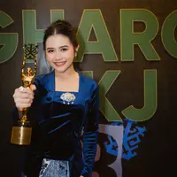 Prilly Latuconsina terima Penghargaan IKJ ke-3 (Dok. IKJ)