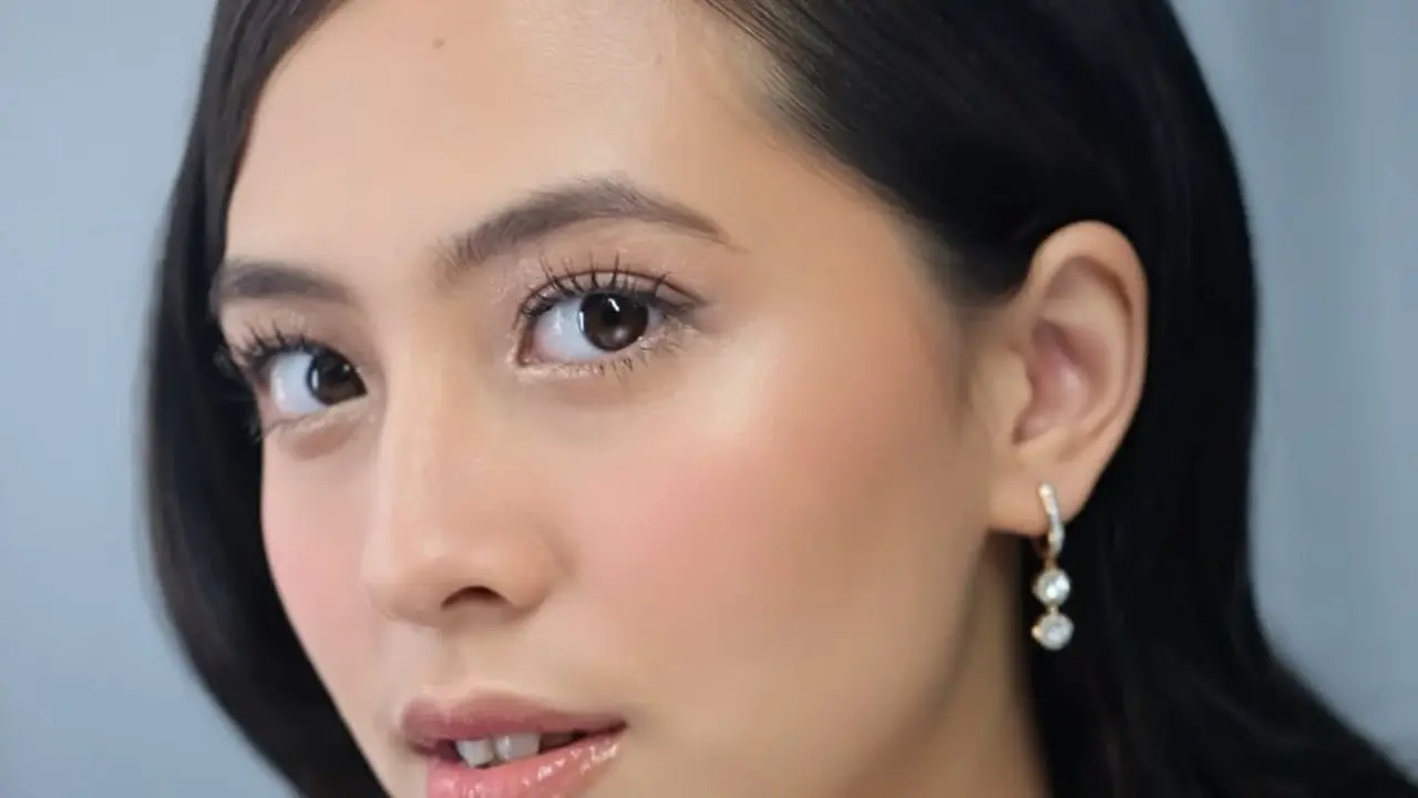 Pesona Adhisty Zara Tampil Flawless dengan Makeup Natural Bernuansa Peach di SCTV Awards 2025