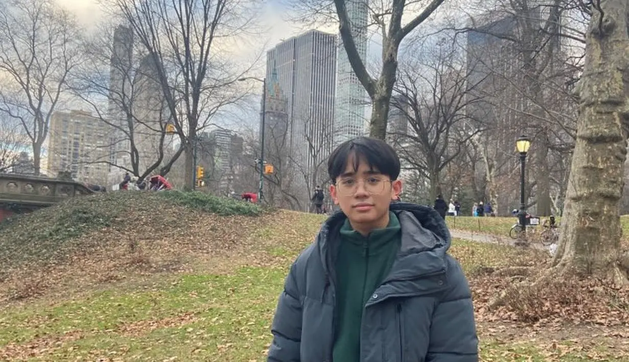 "Bismillahirrahmanirrahim. Alhamdulillahirrabil'alamin, Akhirnya cita2 Daffy tercapai @rafly_aziss untuk bisa transfer kuliah di Tokyo International University dan dapet beasiswa dengan usaha sendiri." tulis Mulan di akun instagramnya. [Instagram/rafly_aziss]