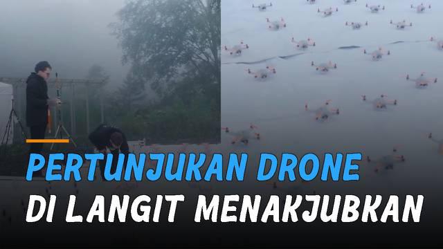 Sebuah video memperlihatkan pertunjukan drone di langit Vladikavkaz.