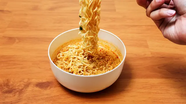 [Bintang] Ilustrasi Makanan Mi Instan