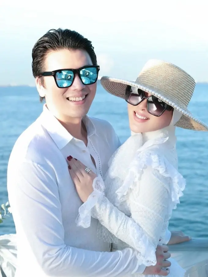 Syahrini dan Reino Barack