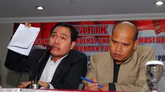 Tim Advokasi Independen untuk Informasi dan Keterbukaan Publik (Tarik) akan melaporkan calon presiden Prabowo Subianto, Jakarta, Kamis (5/6/2014) (Liputan6.com/Miftahul Hayat)