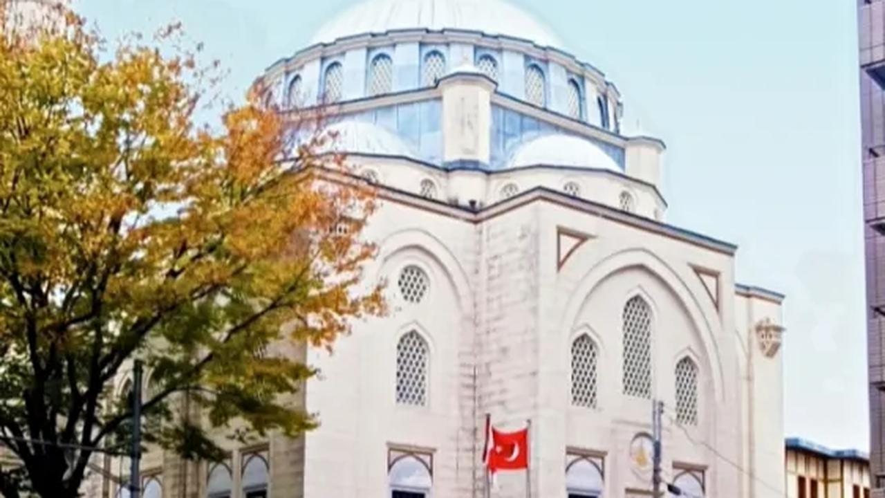 2. Tempat ibadah tersebut terletak di kawasan Yoyogi Uehara yang lengang, tak jauh dari Shinjuku dan Harajuku.