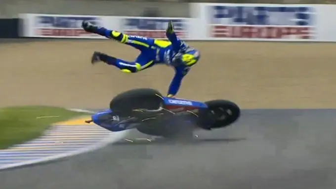 Cara Angkut Motor yang Alami Kecelakaan di MotoGP Le Mans 2015