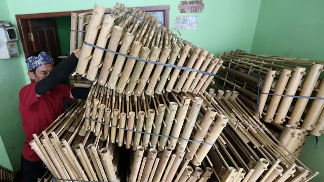 Dorong Produktifitas, Askrindo Memberikan Bantuan Kepada Pengrajin Angklung