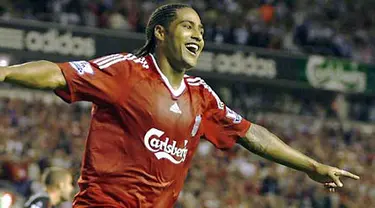 Selebrasi gol bek Liverpool, Glen Johnson dalam partai Liga Premier kontra Stoke City di Anfield, Liverpool, 19 Agustus 2009. AFP PHOTO/IAN KINGTON