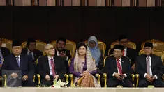Presiden RI keenam Susilo Bambang Yudhoyono (kiri) bersama mantan Wakil Presiden Try Sutrisno menghadiri acara pidato Raja Arab Saudi Salman bin Abdulaziz Al Saud di Gedung DPR, Kompleks Parlemen, Senayan, Jakarta, Kamis (2/3). (Liputan6.com/Johan Tallo)