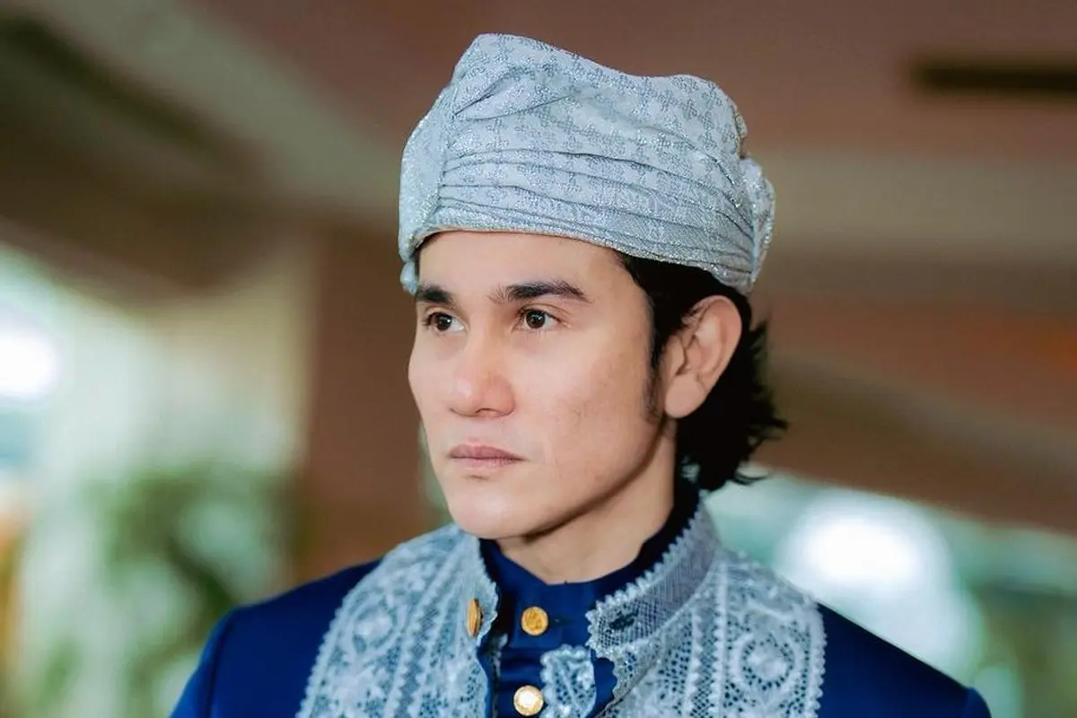 Vino G. Bastian.