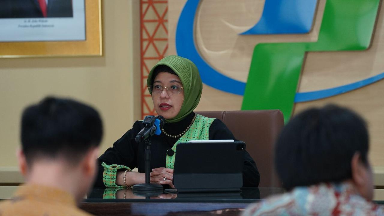 Ini karena pengguna BBM jenis Pertamax dan lainnya didominasi oleh segmen ekonomi menengah dan ke atas.&nbsp;