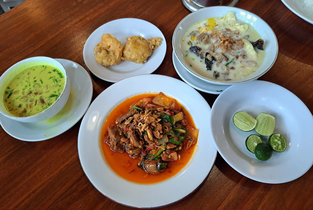 6. Kedai Soto Ibu Rahayu