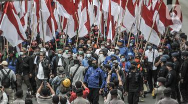 Aksi Ratusan Buruh Tolak UU Cipta Kerja