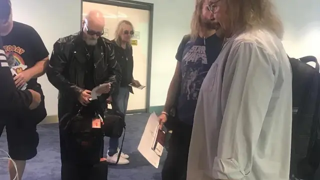 Judas Priest tiba di Bandara (Riicom)