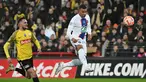 Penyerang PSG, Kylian Mbappe menendang bola untuk mencetak gol ke gawang Pays de Cassel pada pertandingan babak 32 besar Piala Prancis di stadion Bollaert-Delelis di Lens, Prancis pada 23 Januari 2023. PSG menang telak atas US Pays de Cassel 7-0. (AFP/Francois Lo Presti)