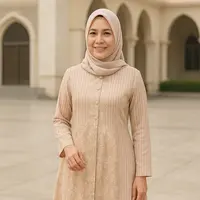 Rekomendasi Gamis Batik Kombinasi Lurik untuk Ibu-Ibu Usia 50-an (created by AI)