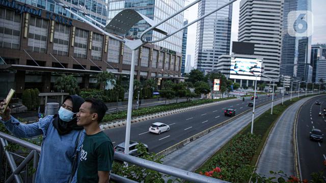 JPO Tanpa Atap Sudirman Ramai Dikunjungi di Masa PPKM Level 3