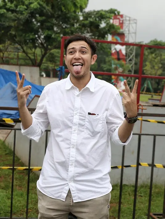 "Jujur aja, ini pertama kalinya gue digabungkan dengan tim yang solid. Kekeluargaan banget. Jadi yang awalnya gue takut, ternyata langsung berbaur aja. Seru sih seru," ujarnya ditemui Bintang.com di Bintaro XChange, Senin (20/2).(Adrian Putra/Bintang.com)