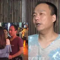 Pria ini telah puluhan ribu kali ditolak cintanya, tapi masih optimis bisa menemukan perempuan yang akan jadi istrinya. (Sumber Foto: Oddity Central)