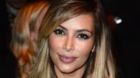Kim Kardashian Pamerkan Foto Seksi Tanpa Kepala