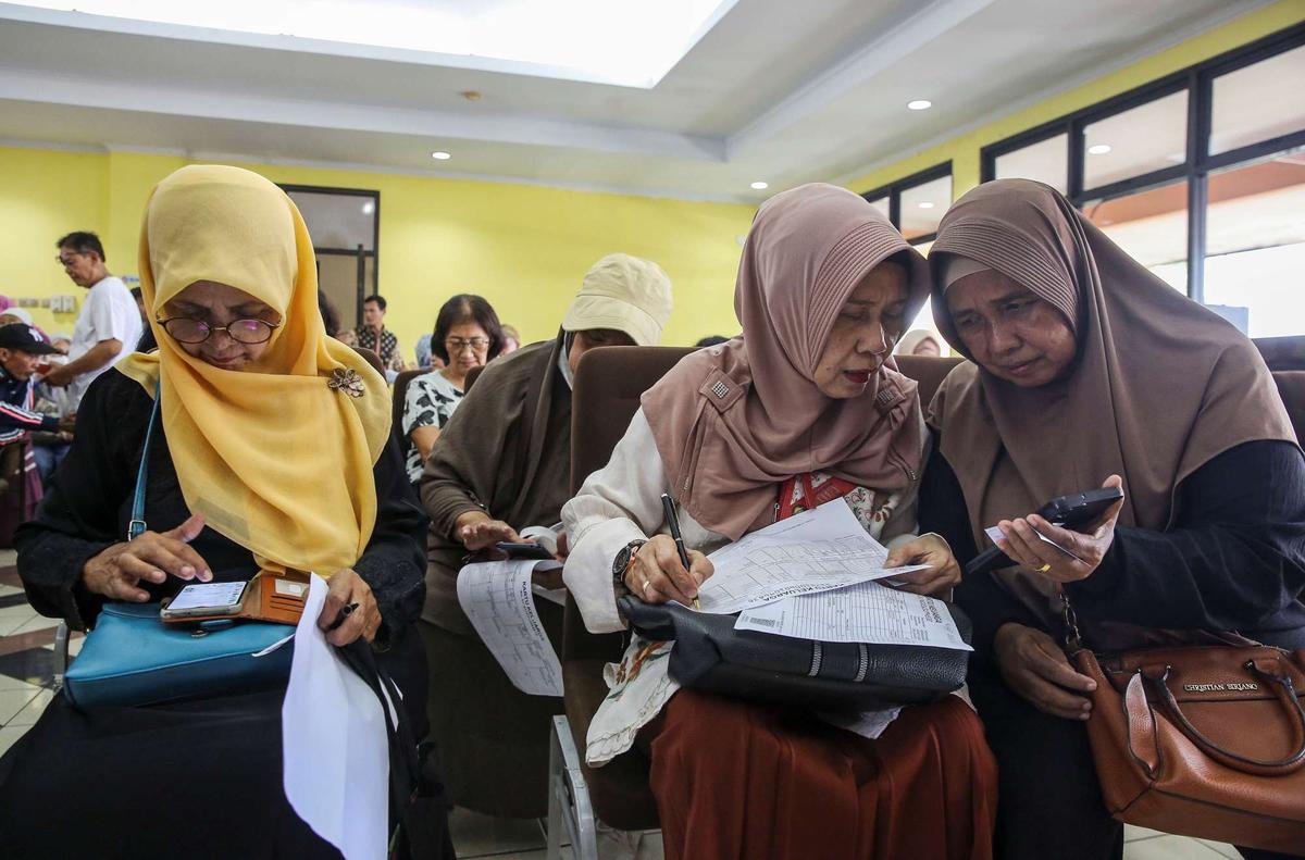 Antusiasme lansia serbu program Kartu Layanan Gratis trasportasi umum