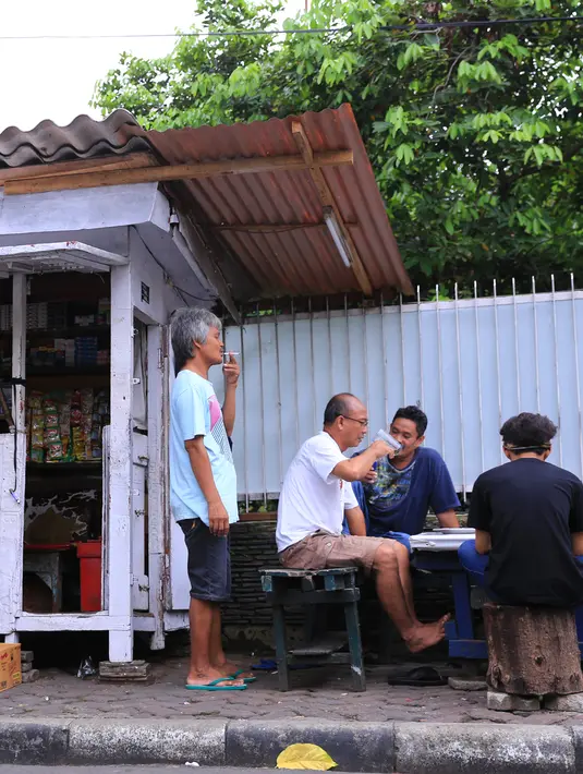 Menurut salah seorang sumber, Irwan Yusuf datang kerumah Marshanda dengan penampilan lusuh dan memprihatinkan. (Adrian Putra/Bintang.com)