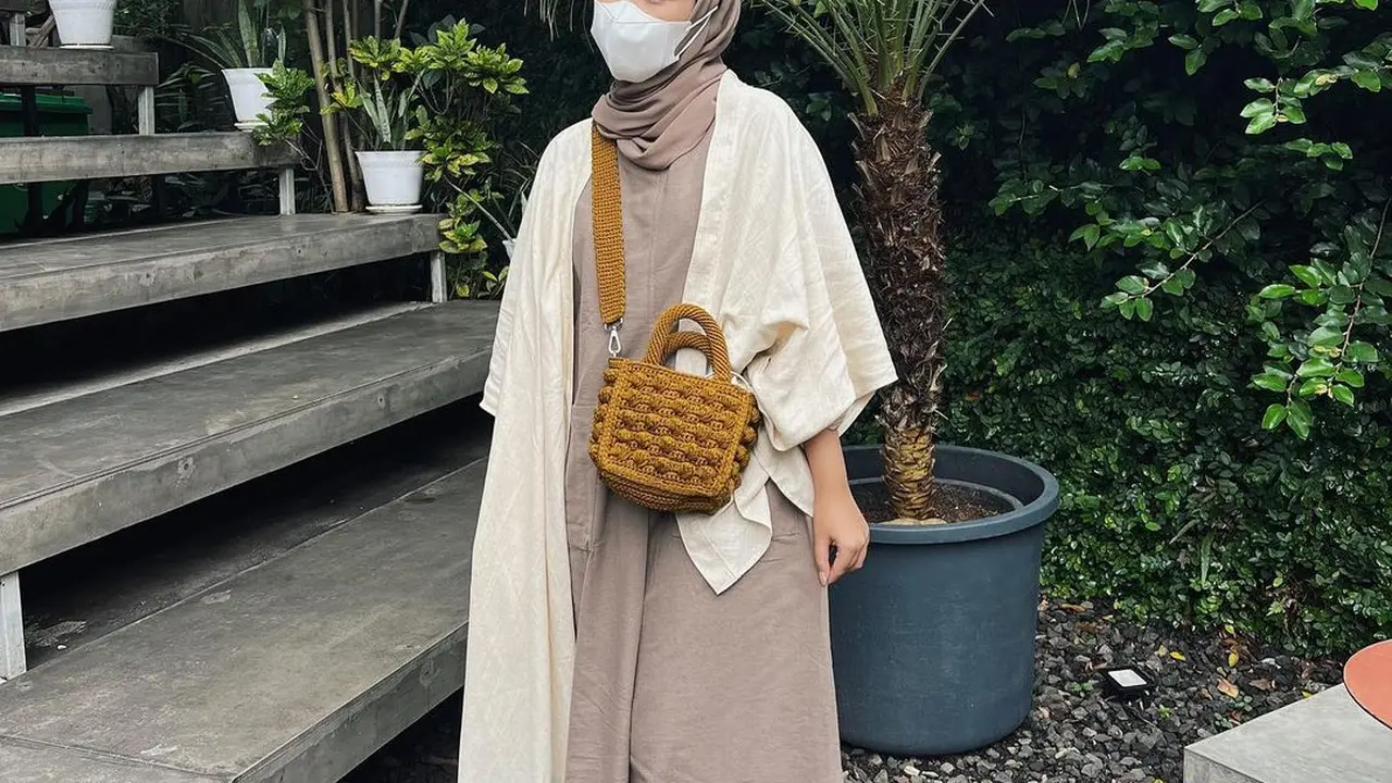 6 Ide OOTD Hijab Stylish untuk Remaja dari Putri Delina hingga Cut Syifa