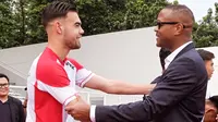 Striker Timnas Indonesia U-20, Jens Raven bersama Patrick Kluivert. (Bola.com/Dok.Instagram Jens Raven).