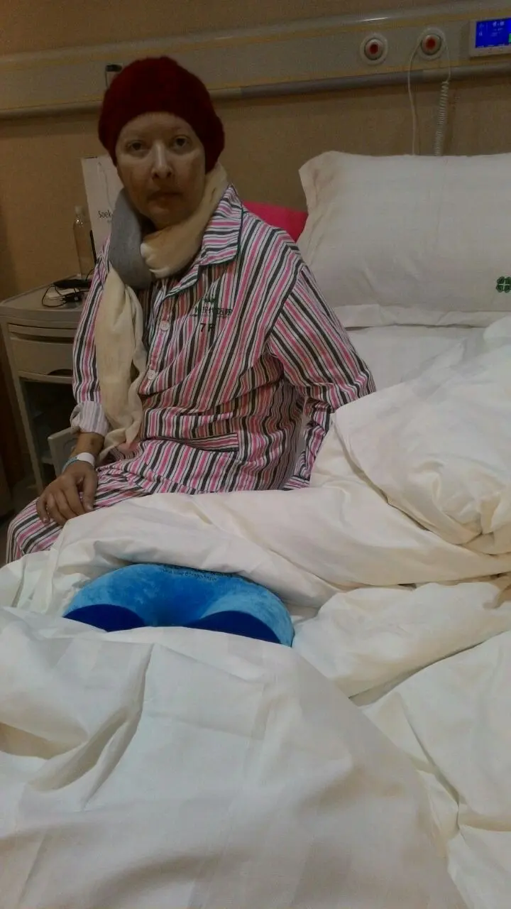 Yana Zein saat menjalani perawatan di rumah sakit guang zhou Cina. (Istimewa)