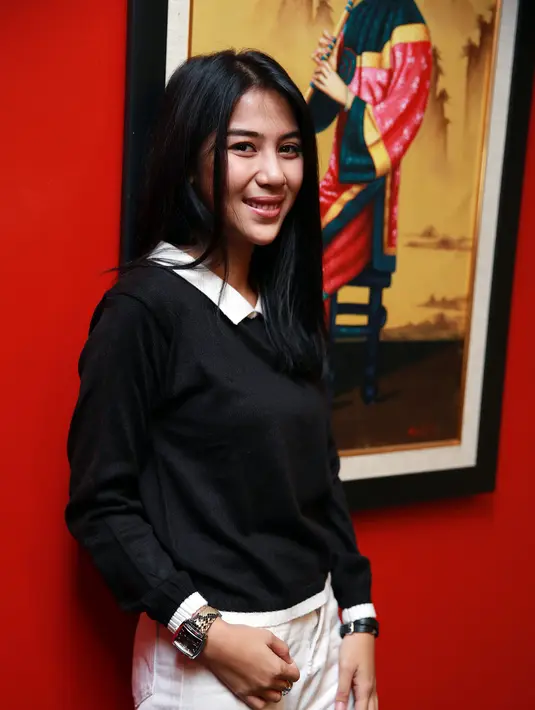 Adinda Thomas masih enggan memberitahu siapa kekasih barunya, namun artis 22 tahun ini mengungkap jika kekasihnya kini juga berkecimpung di dunia entertainment. (Deki Prayoga/Bintang.com)