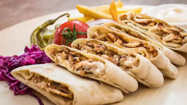 5 Jajanan Lezat yang Wajib Dicoba Saat Liburan ke Dubai (photo by dubaimaverick)