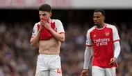 Declan Rice (kiri)&nbsp;dan Gabriel dari Arsenal menunjukkan reaksi tak percaya saat mereka takluk dari Aston Villa di stadion Emirates pada lanjutan Liga Inggris 20232024, Minggu, 14 April 2024. (AP Photo/Kirsty Wigglesworth)