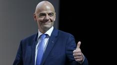 Presiden FIFA terpilih, Gianni Infantino  meraih 115 suara atau 27 suara lebih banyak dari Sheikh Salman bin Ebrahim al-Khalifa dalam putaran kedua pemilihan di Kongres Extraordinary FIFA di Zurich, Swiss, Jumat (26/2/2016). (REUTERS/Ruben Sprich)