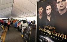 Penggemar Berat Twilight dirikan kemah demi premiere Breaking Dawn Part 2