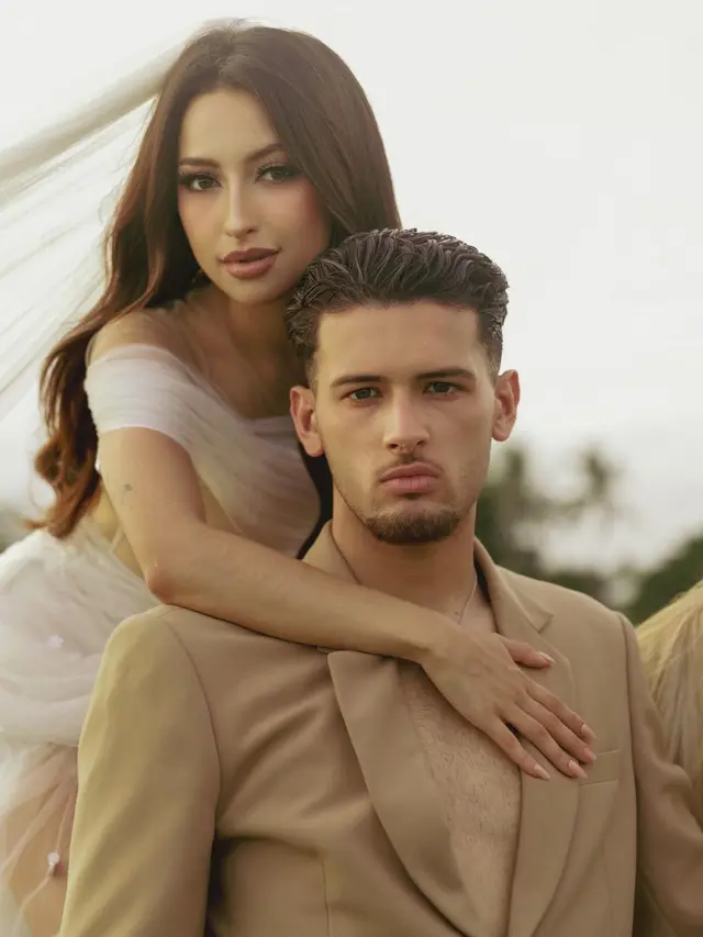 Tinggalkan Nuansa Adat, Jennifer Coppen dan Justin Hubner Tampil Romantis dengan Kuda di Sesi Prewedding
