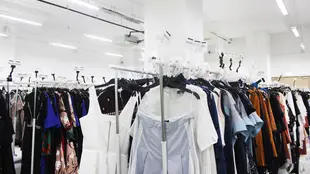 Solusi konsumsi fashion wanita dengan menggunakan aplikasi rental pakaian (Style Theory)