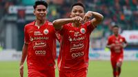 Pemain Persija Jakarta, Rio Fahmi (kanan) melakukan selebrasi setelah mencetak gol kedua Persija ke gawang Rans Nusantara FC pada laga BRI Liga 1 di Stadion Patriot Candrabhaga, Bekasi, Jumat (3/2/2023). (Bola.com/M Iqbal Ichsan)