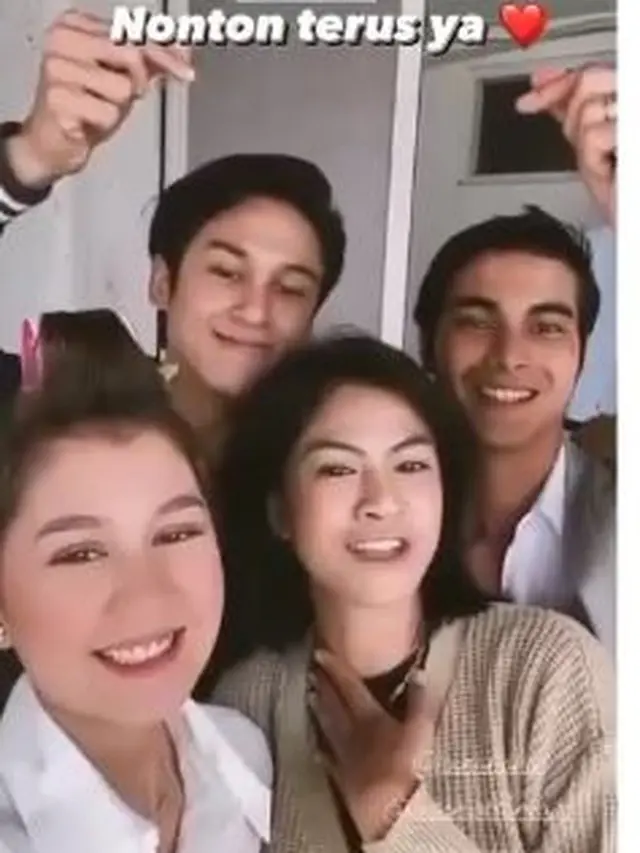 Bersaing di Sinetron, Ini 6 Potret Akrab Zoe Jackson dan Hana Saraswati