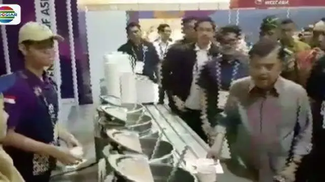Tinjau kesiapan Wisma Atlet, Wakil Presiden Jusuf Kalla cicipi santapan di ruang makan.