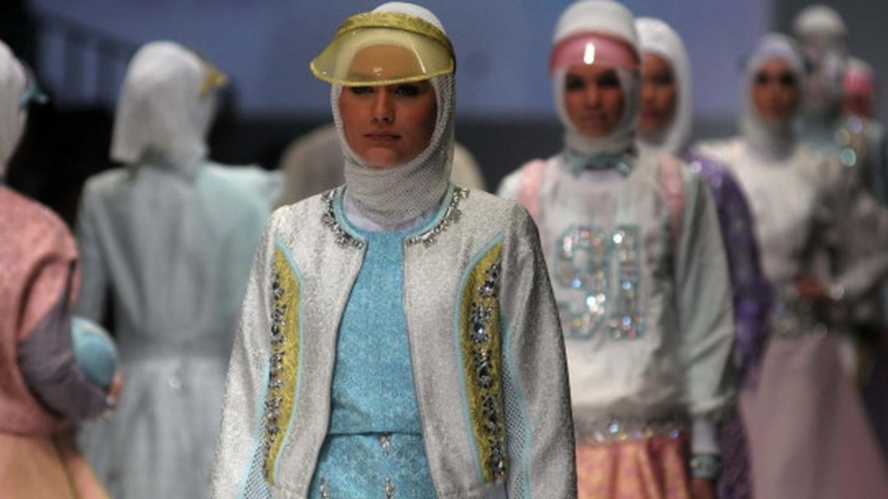 Keanggunan busana muslim cantik karya desainer ternama di JFW 2016