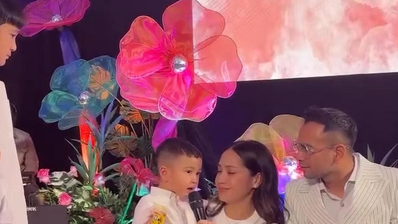 4 Momen Haru Rayyanza Beri Kado Nyanyian Spesial untuk Ultah Raffi Ahmad dan Nagita Slavina