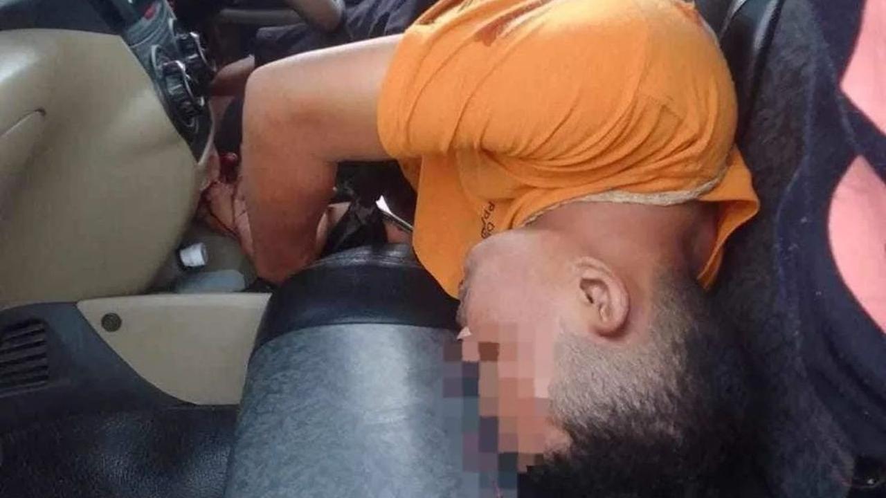 Melansir dari akun Instagram lovers_polri, pelaku diduga berjumlah sekitar 10 orang. Dengan menggunakan senjata api, mereka membunuh korban.