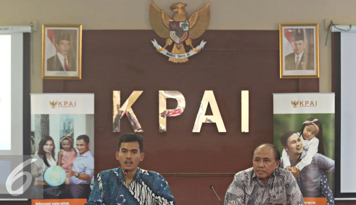 Ketua KPAI Asrorun Niam Sholeh (kiri) bersama Ketua Dewan Pembinan Pandawa Care, Mayjen (Purn) Prijanto saat acara peluncuran aplikasi Pandawa Care di Jakarta, Senin (25/4). (Liputan6.com/Immanuel Antonius)
