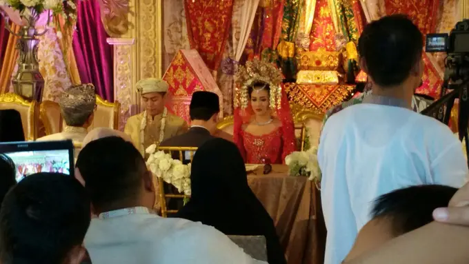 Pernikahan Nina Zatulini dan Chandra Tauphan