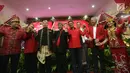 Pasangan Cagub dan Cawagub PDIP foto bersama usai acara pengumuman nama pasangan cagub-cawagub PDIP, Jakarta, Minggu (7/1). PDIP mengumumkan lima pasangan gubernur dan wakil gubernur pada pilkada serentak 2018. (Liputan6.com/Faizal Fanani)
