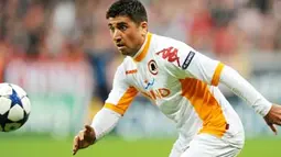 Aksi gelandang AS Roma David Pizarro di laga penyisihan Grup E Liga Champions melawan Bayern Muenchen di Allianz Arena, 15 September 2010. Roma kalah 0-2. AFP PHOTO / CHRISTOF STACHE 